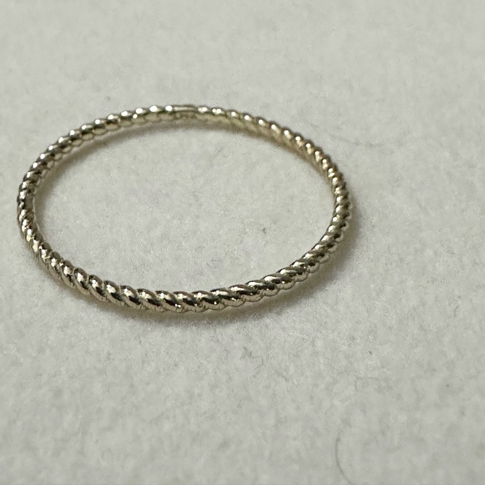 14KT Solid Gold Twisted Band New/Unworn - Picture 3 of 5